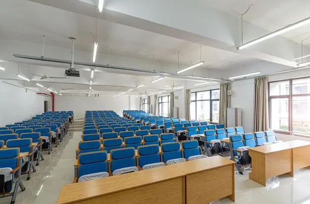 学校定制阶梯学生课桌椅时需要注意什么？