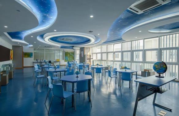 学校应该选择哪种学生课桌椅比较好？